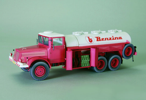 TATRA 111C "BENZINA"