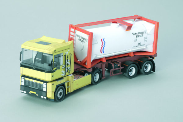 PKG 97 - RENAULT AE500 MAGNUM s přívěsem